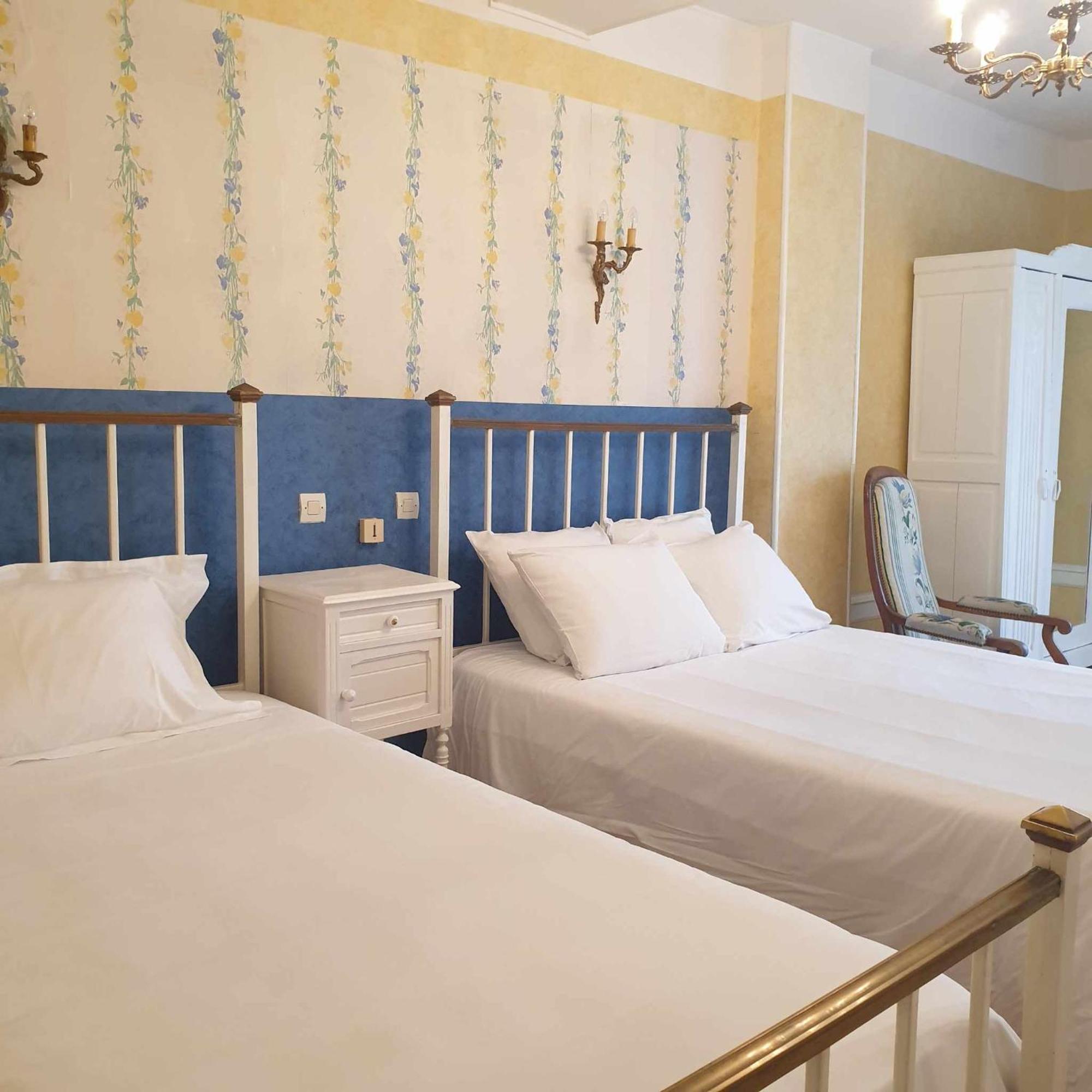 Hotel Des XII Apotres & De La Cle Des Champs Contrexéville Zewnętrze zdjęcie